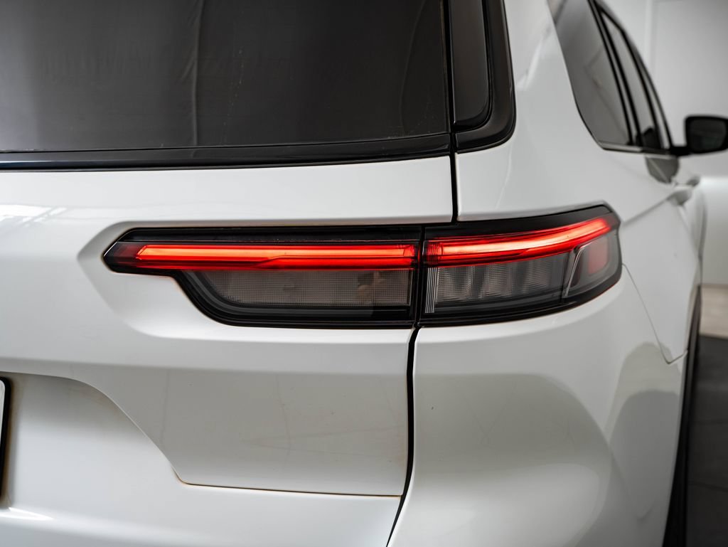 Used 2023 Bright White Clearcoat Jeep Altitude image 9