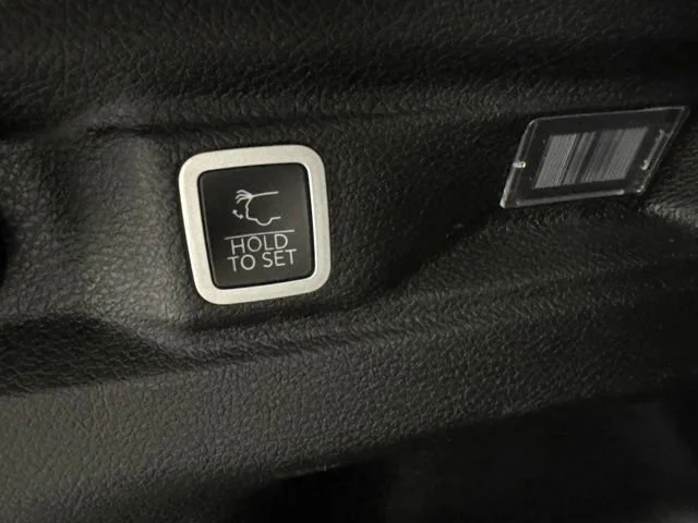 Used 2024 White Jeep Limited 4x4 image 38
