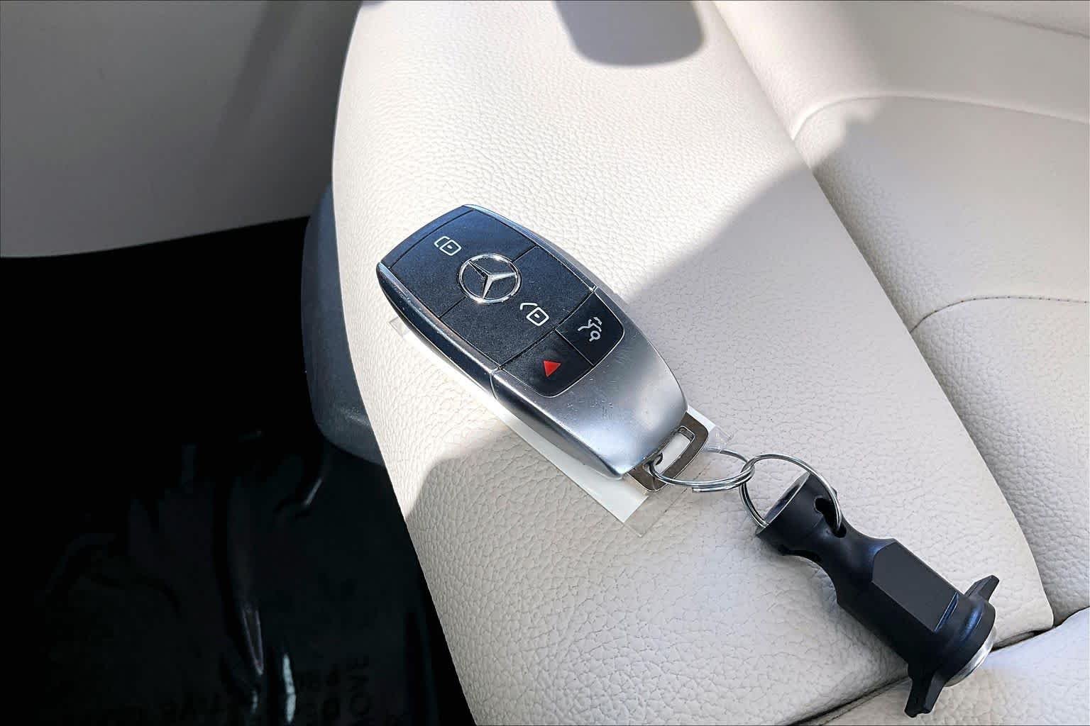 Used 2021 Polar White Mercedes-Benz GLA 250 image 14
