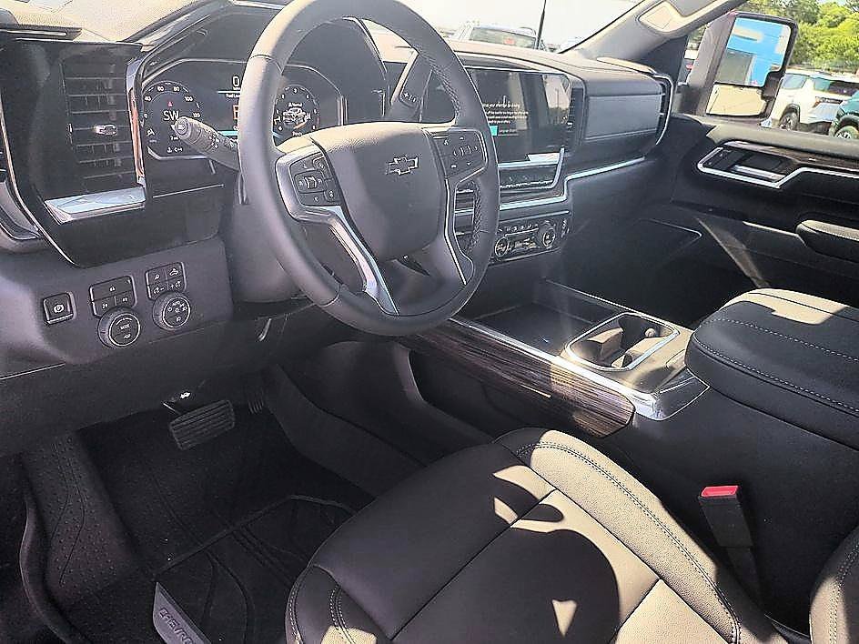 New 2026 Summit White Chevrolet LT image 15