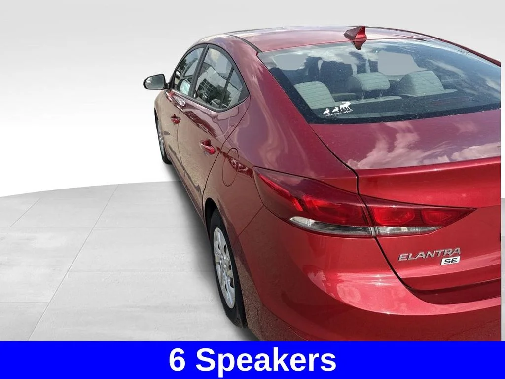 Used 2017 Red Hyundai SE image 4