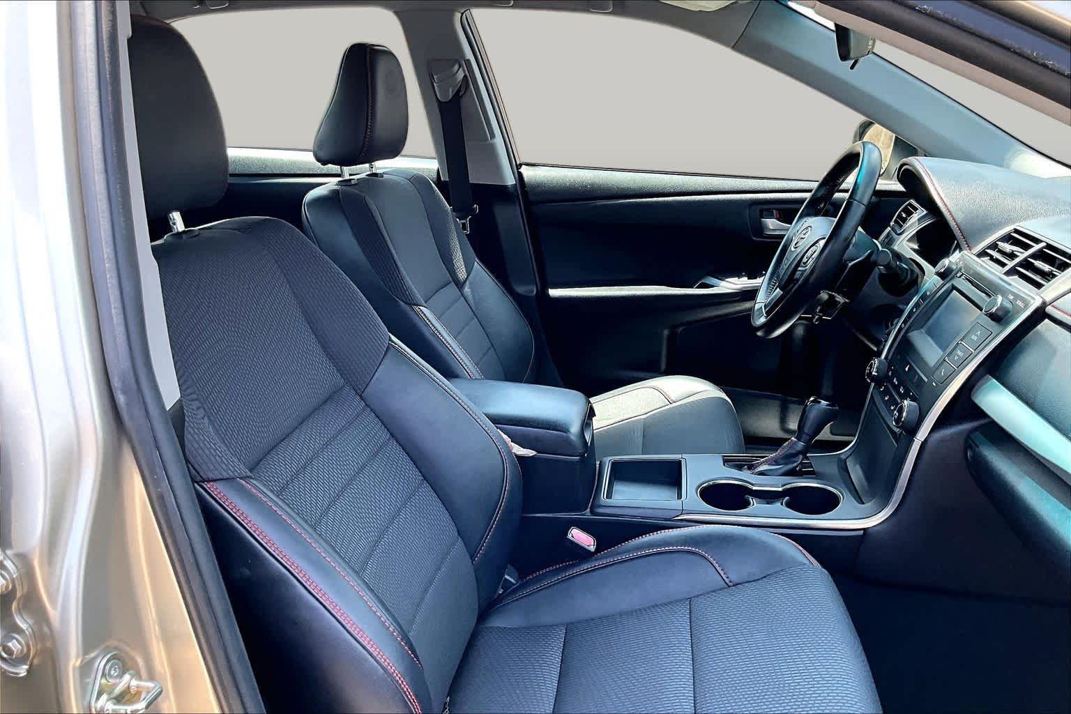 Used 2016 Creme Brulee Mica Toyota SE image 9