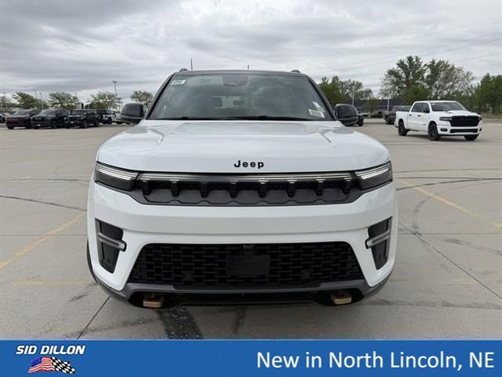 New 2026 Bright White Clear-Coat Exterior Paint Jeep 4x4 image 3