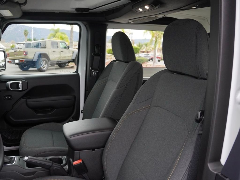 New 2026 Bright White Clear-Coat Exterior Paint Jeep Sport image 19