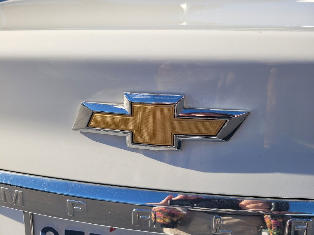 Used 2019 SUMMIT WHITE Chevrolet LT image 11