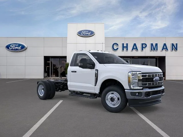 New 2026 Oxford White Ford F-350® XL image 7