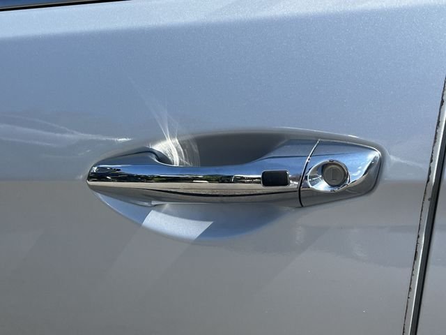 Used 2015 Silver Hyundai Limited image 46