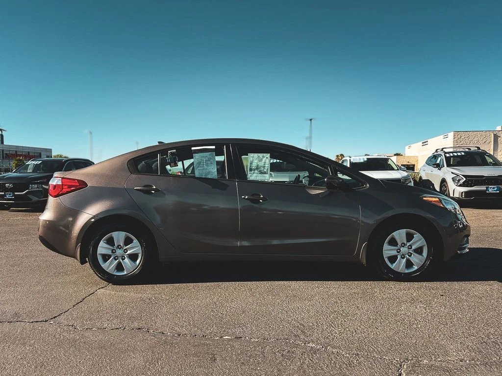Used 2014 Brown Kia LX image 10