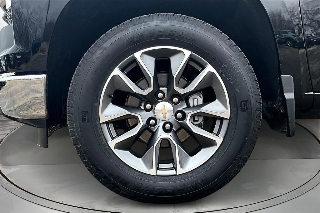 Used 2025 Black Chevrolet LT image 36