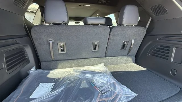 2026 GMC Acadia AT4 - Photo 27