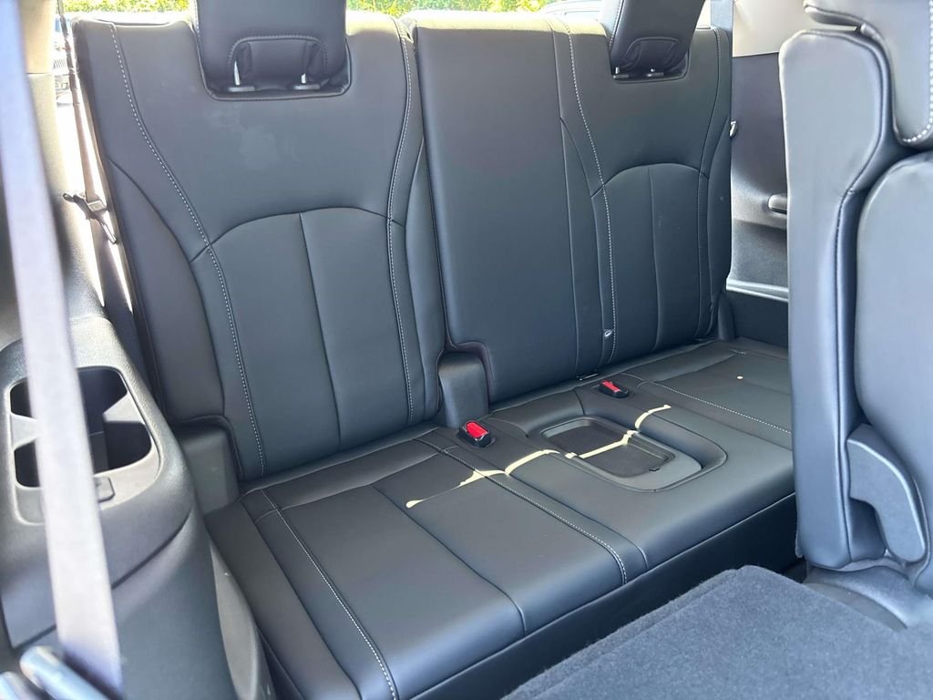 Certified Used 2023 Black INFINITI LUXE image 18