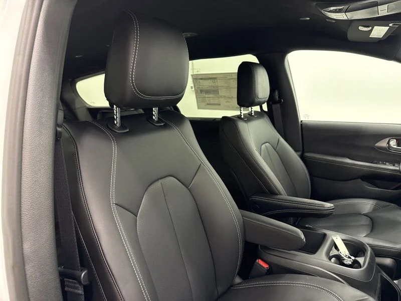 2026 Chrysler Pacifica Select - Photo 15