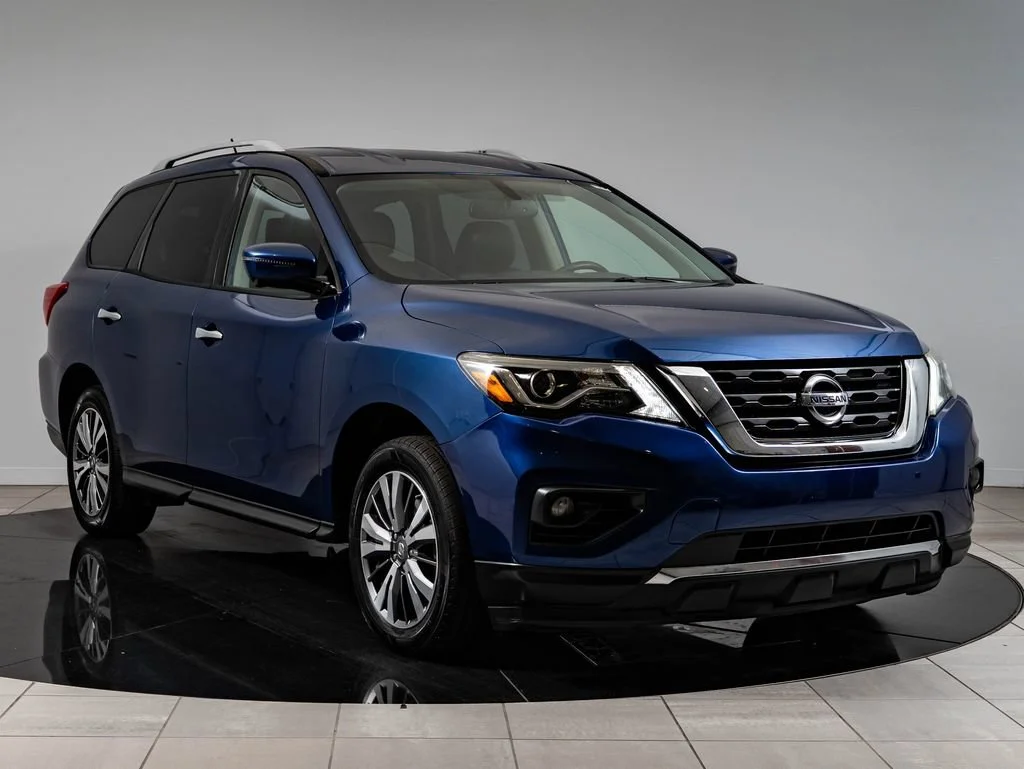 Used 2018 Caspian Blue Nissan SL image 12