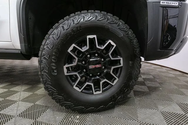 Used 2024 White GMC AT4X image 15