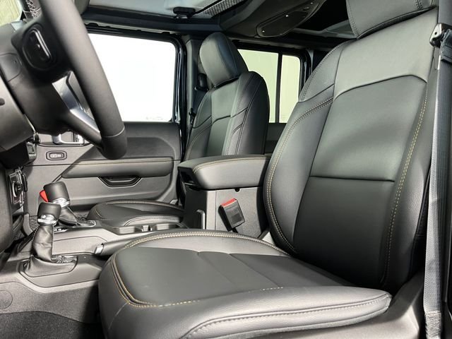 New 2026 Black Clear-Coat Exterior Paint Jeep Sahara image 6