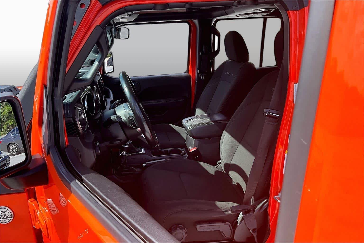 Used 2019 Punkn Metallic Clear Coat Jeep Sahara image 8