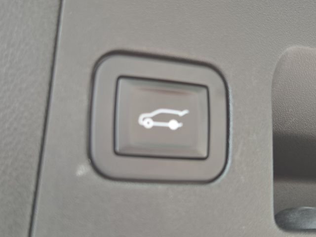 Used 2019 Black Metallic Cadillac Luxury image 19