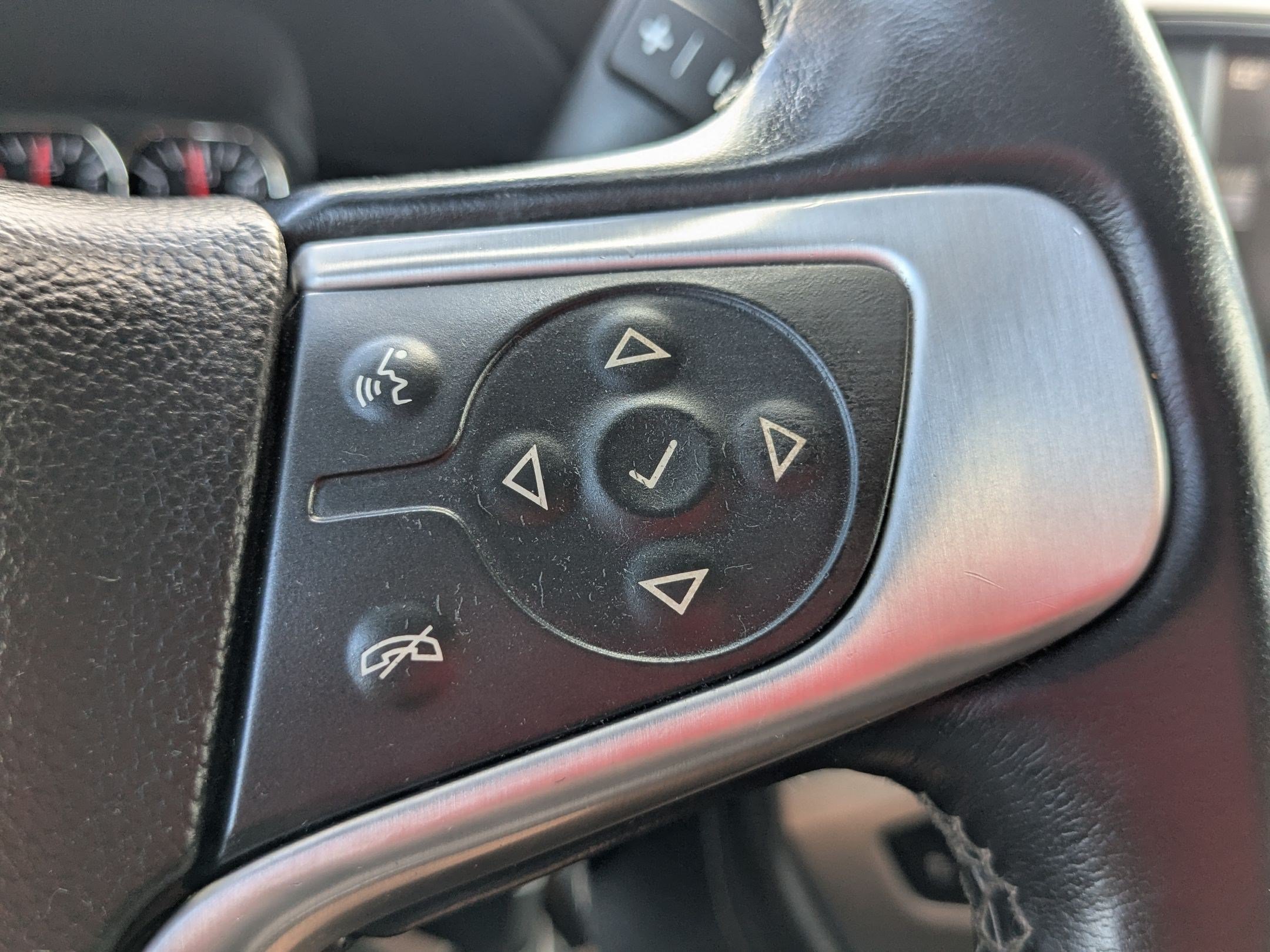 Used 2014 STEALTH GRAY METALLIC GMC SLE image 18