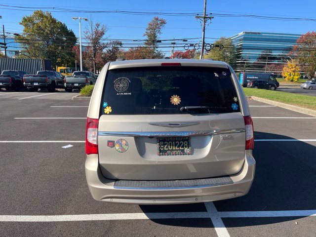 Used 2015 Beige Chrysler Touring-L image 3