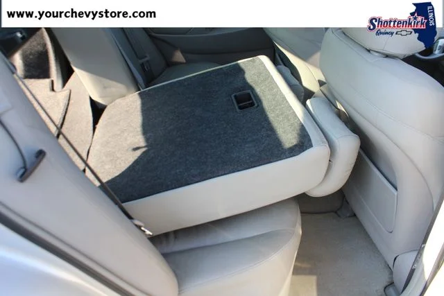 Used 2009 Silver Toyota LE image 17