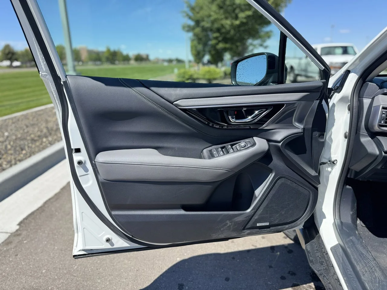 Certified Used 2025 Crystal White Pearl Subaru Onyx Edition image 9