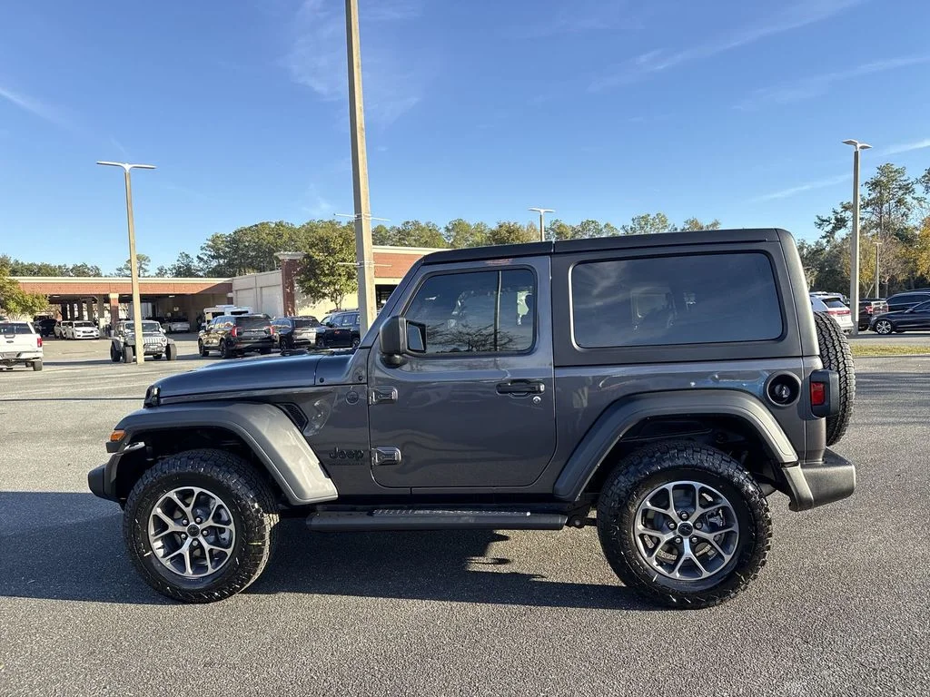 New 2026 Granite Crystal Metallic Clear-Coat Exterior Paint Jeep Sport S image 5