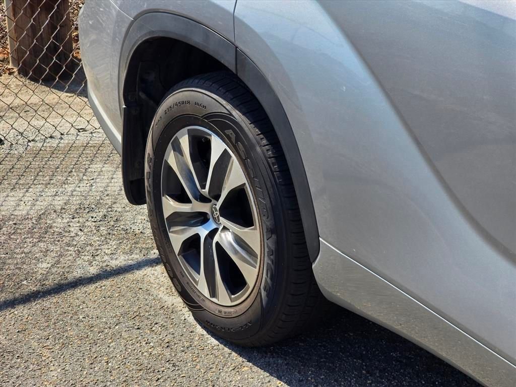 Used 2021 Silver Toyota XLE image 20
