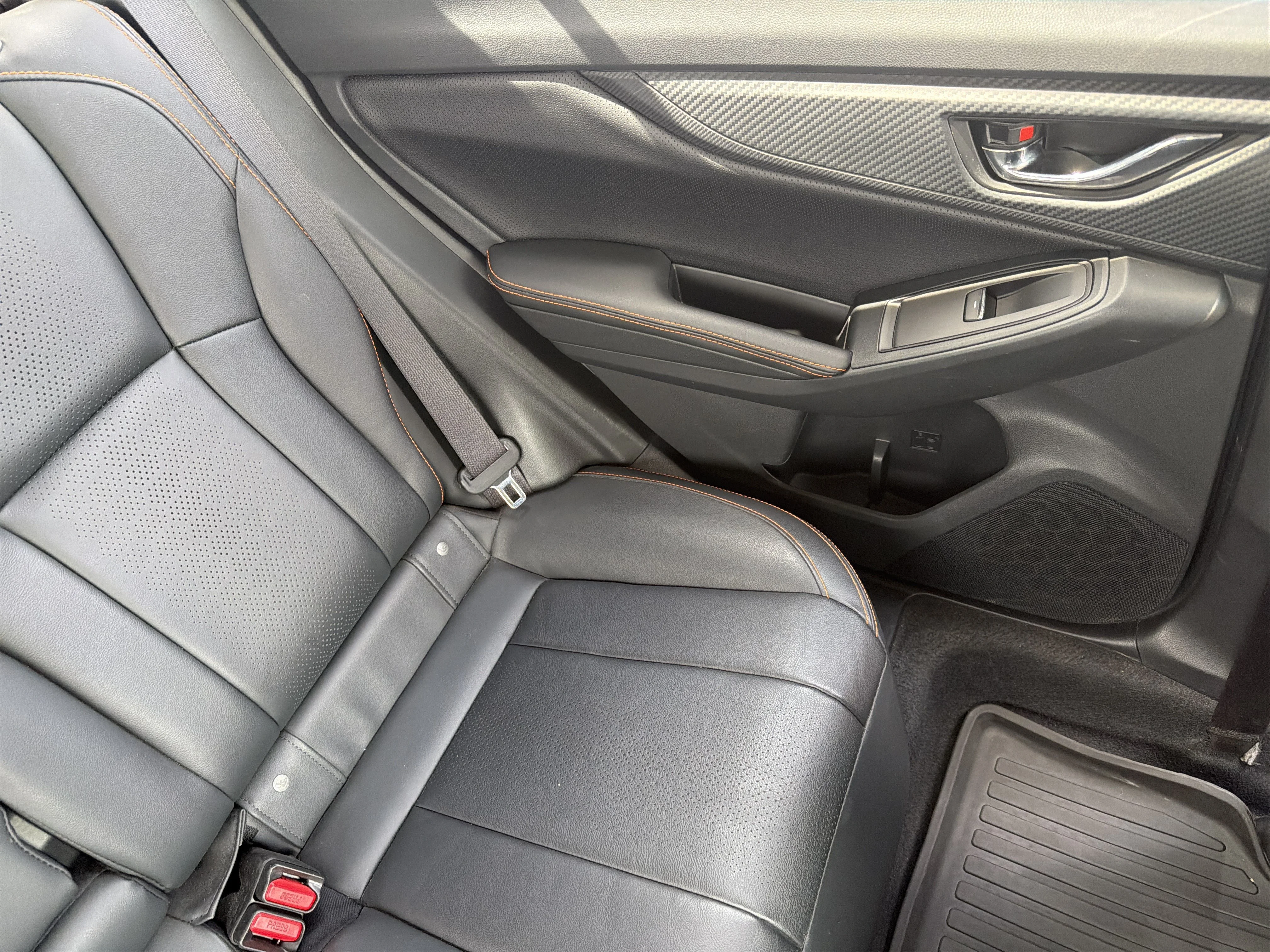 Used 2019 Ice Silver Metallic Subaru Limited image 14