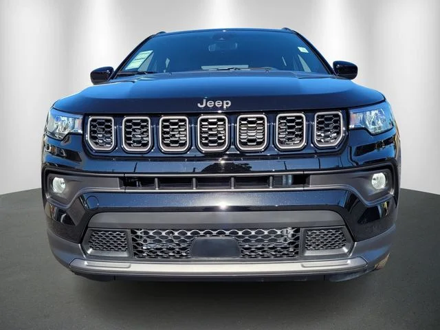 New 2026 Diamond Black Crystal Pearl-Coat Exterior Paint Jeep Latitude image 2