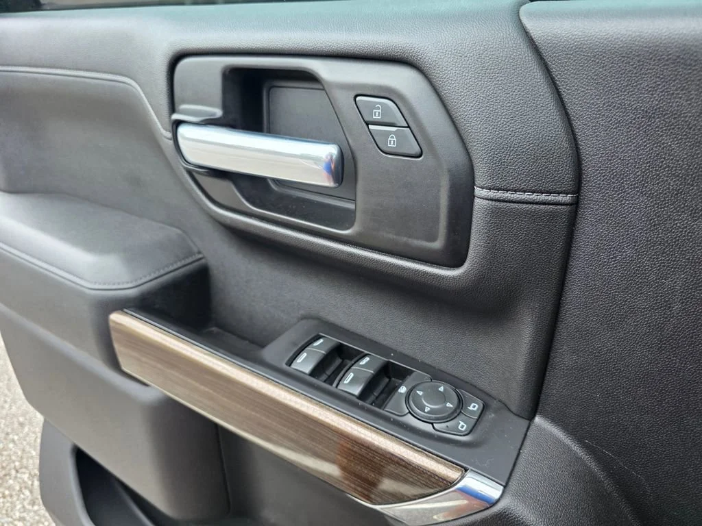 Used 2020 BLACK Chevrolet LT image 15