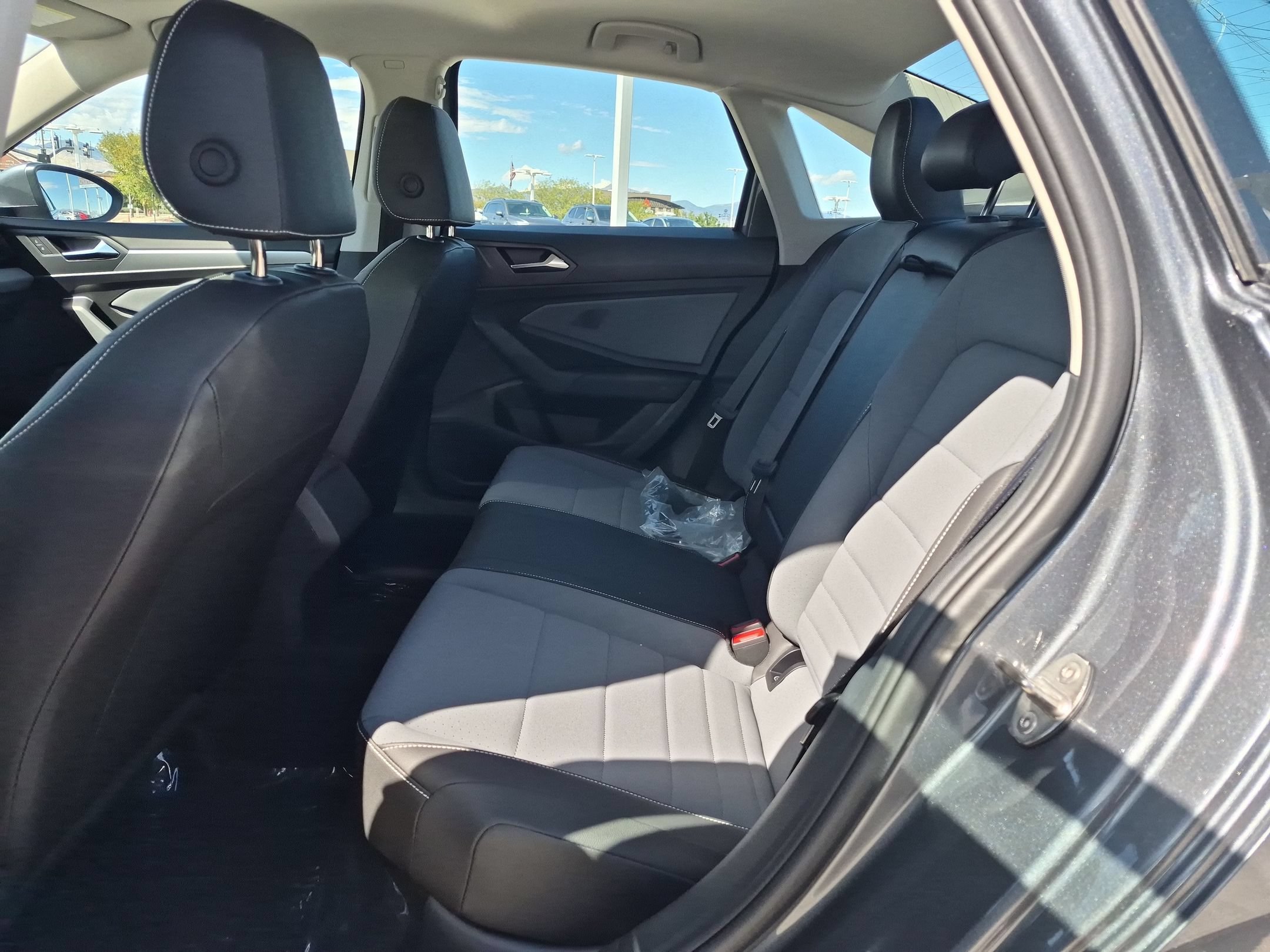 New 2027 Platinum Gray Metallic Volkswagen SE image 15