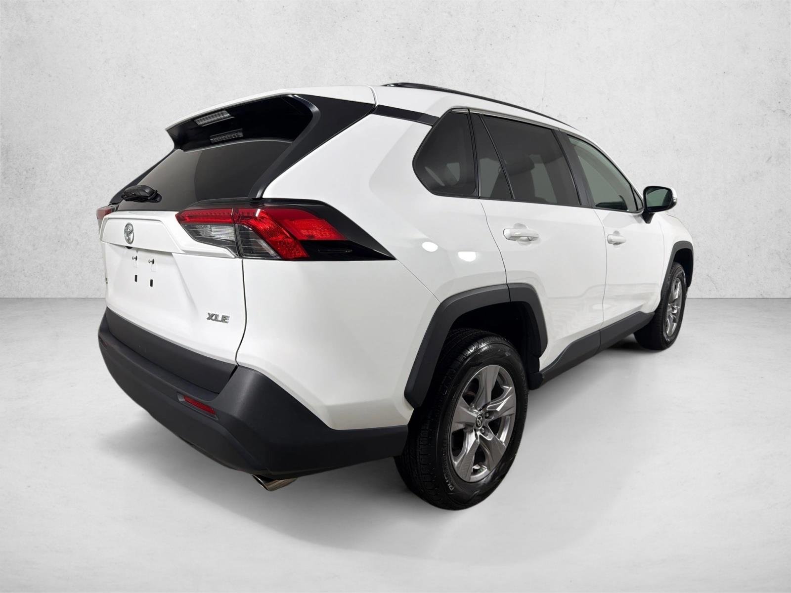 Used 2025 Ice Cap Toyota XLE image 3