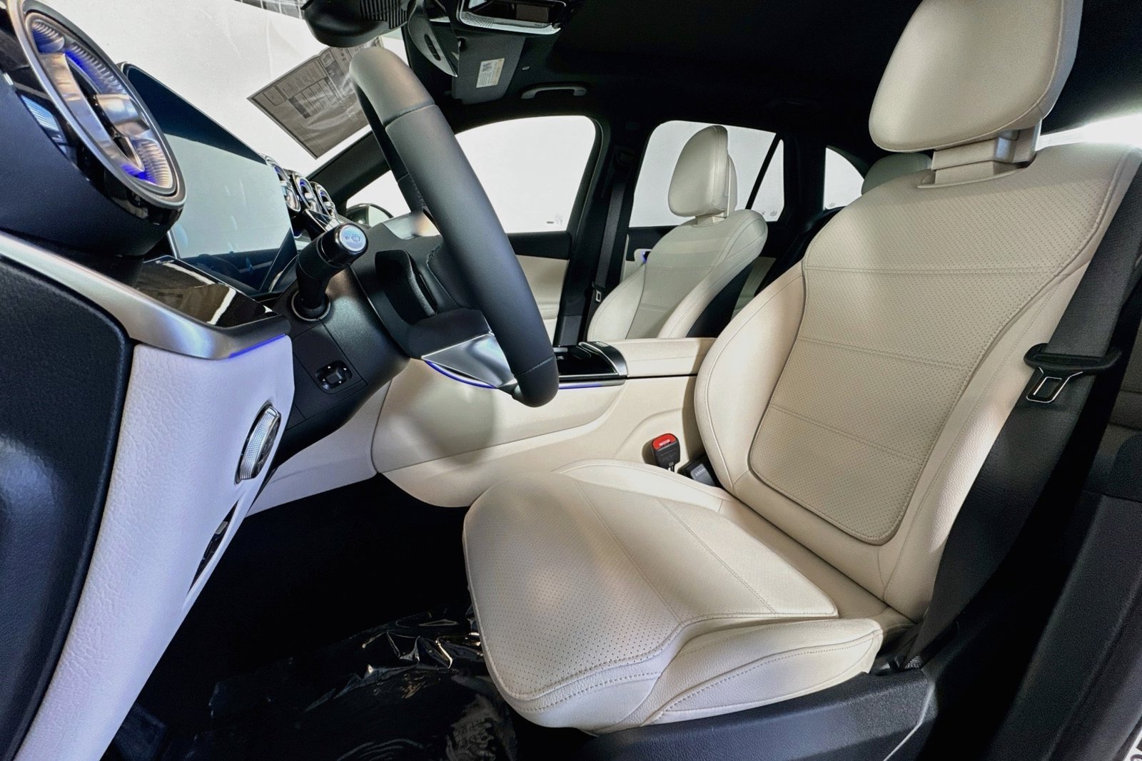 New 2026 Graphite Grey Metallic Mercedes-Benz GLC 300 image 18