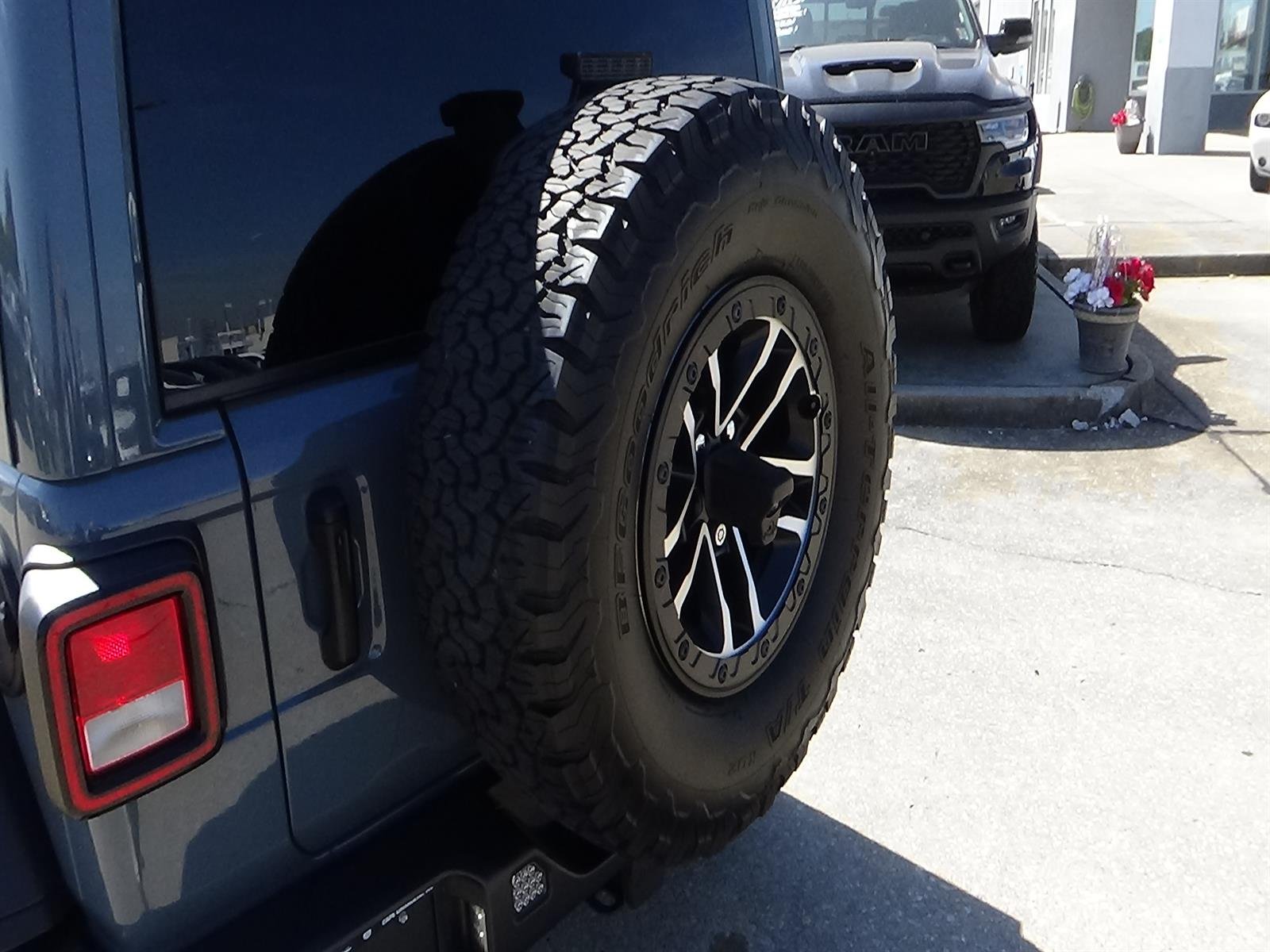 Certified Used 2024 Anvil Clear Coat (pds) Jeep Willys image 10
