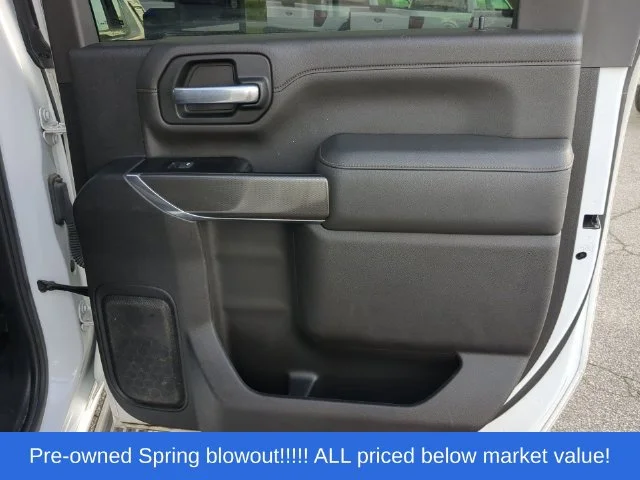 Used 2022 White GMC AT4 image 44