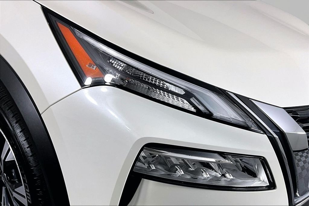 Certified Used 2021 White Nissan SV image 28