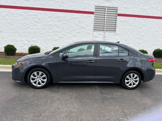 Used 2025  Toyota LE image 4