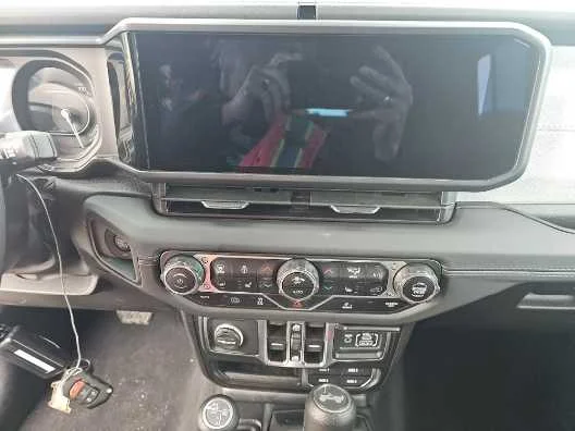Used 2025 Anvil Clearcoat Jeep Backcountry image 8