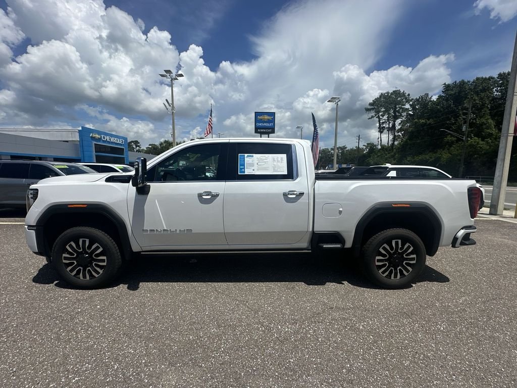Used 2024 White Frost Tricoat GMC Denali Ultimate image 13