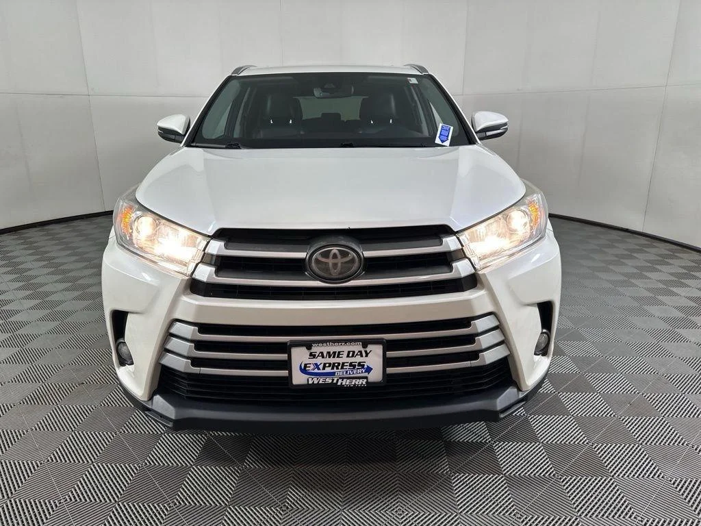 Used 2017 Blizzard Pearl Toyota XLE image 23