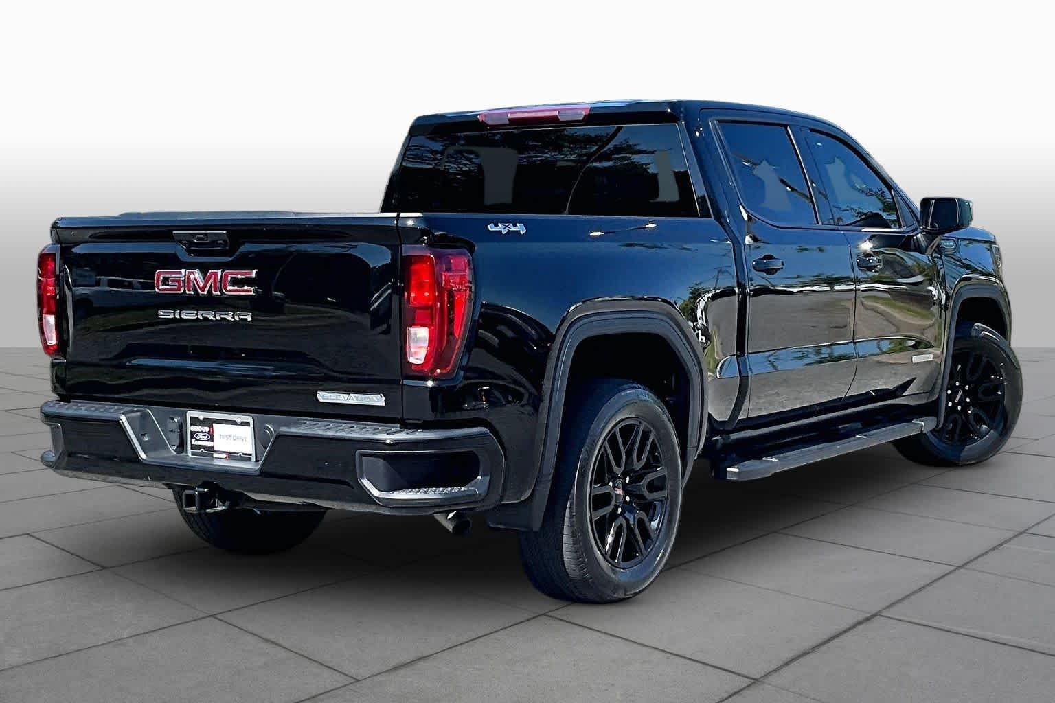 Used 2024 Onyx Black GMC Elevation image 13