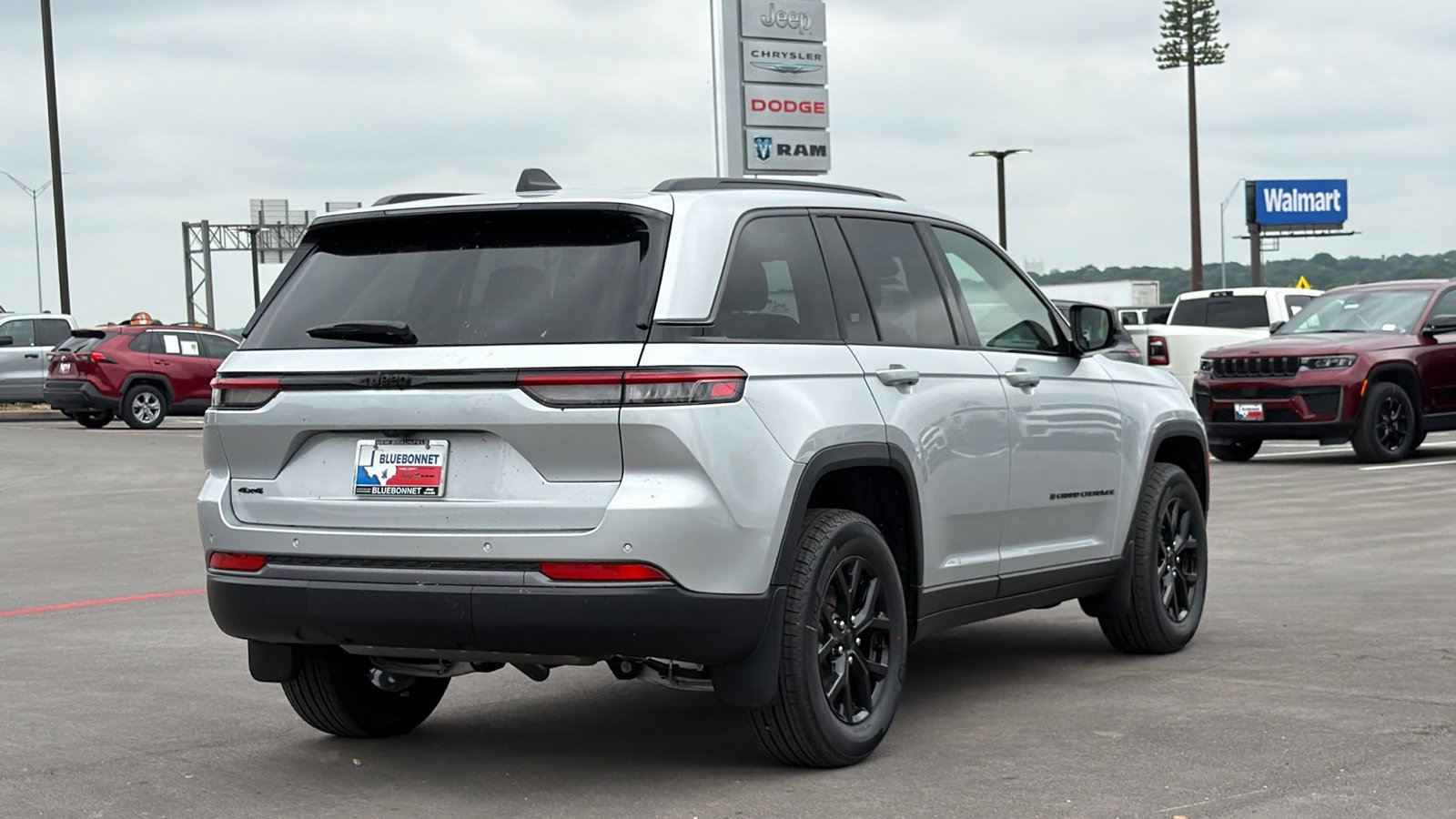 New 2026 Silver Zynith Exterior Paint Jeep Laredo Altitude image 5
