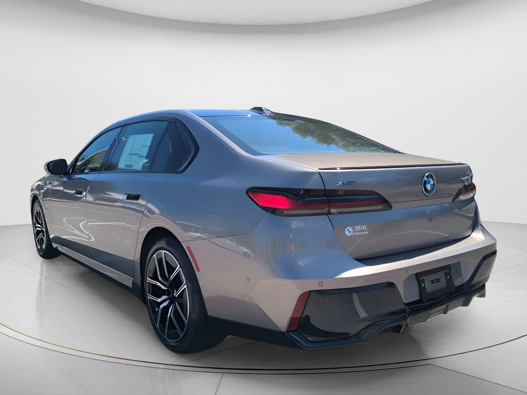 New 2026 Oxide Grey Metallic BMW 750e xDrive image 7