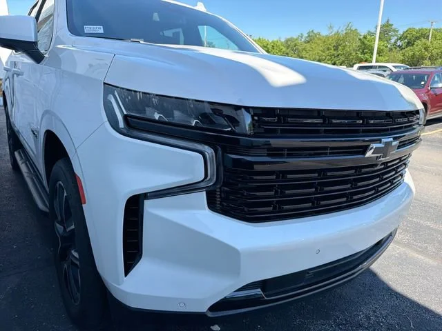 Used 2023 Iridescent Pearl Tricoat Chevrolet RST image 13