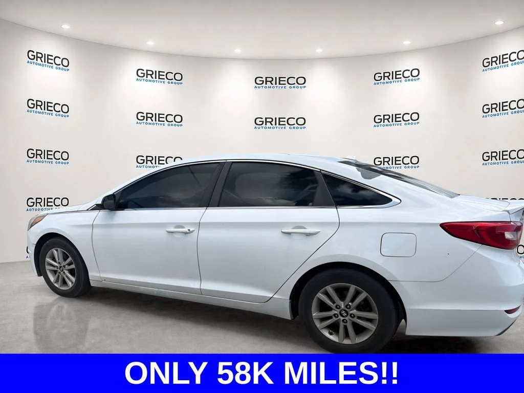 Used 2015 White Hyundai SE image 4