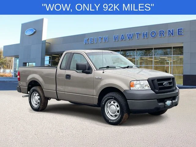 2005 Ford F-150 XL Regular Cab 126-in Styleside's photo