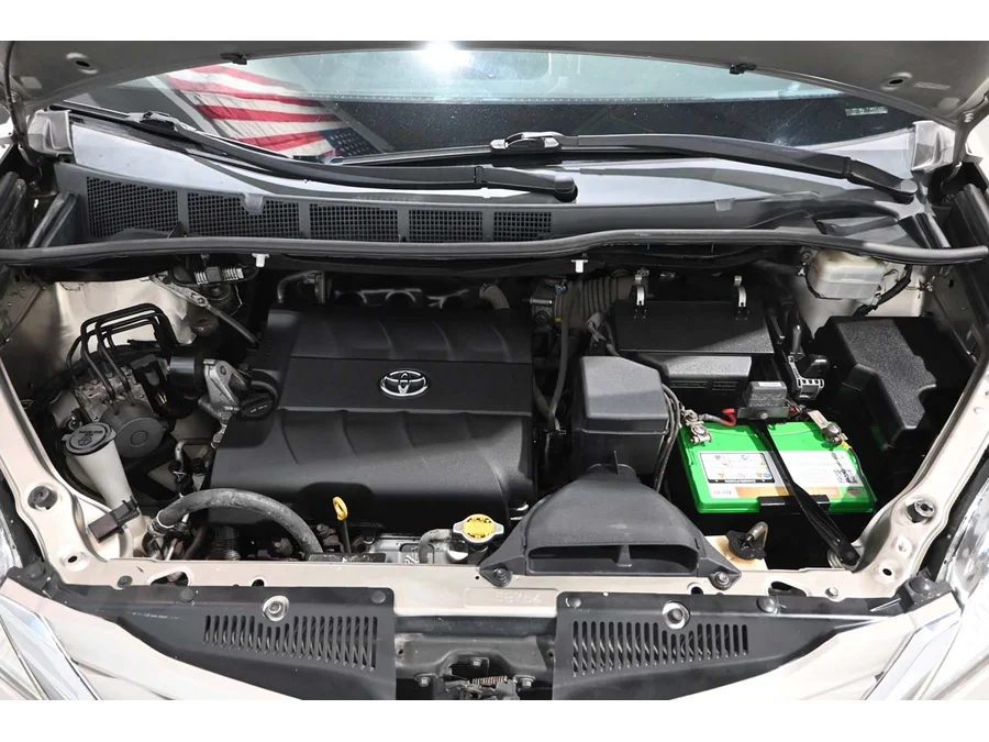 Used 2015 GOLD Toyota LE Mobility Handicap Van image 34