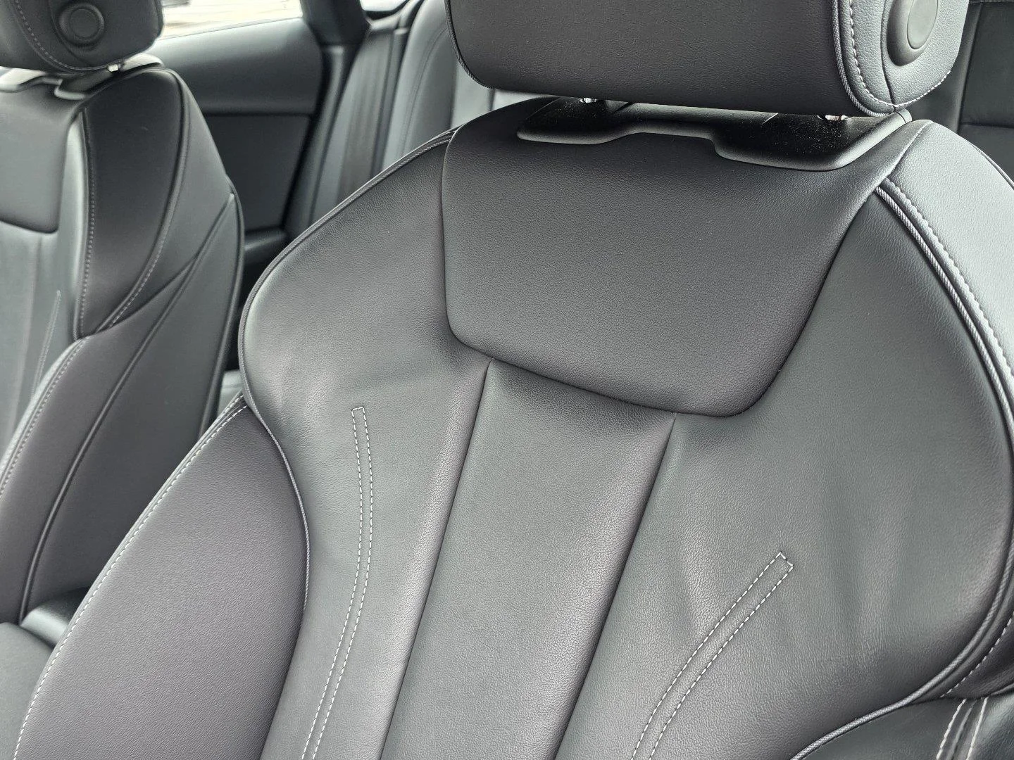 Used 2025  Audi S line Premium image 21