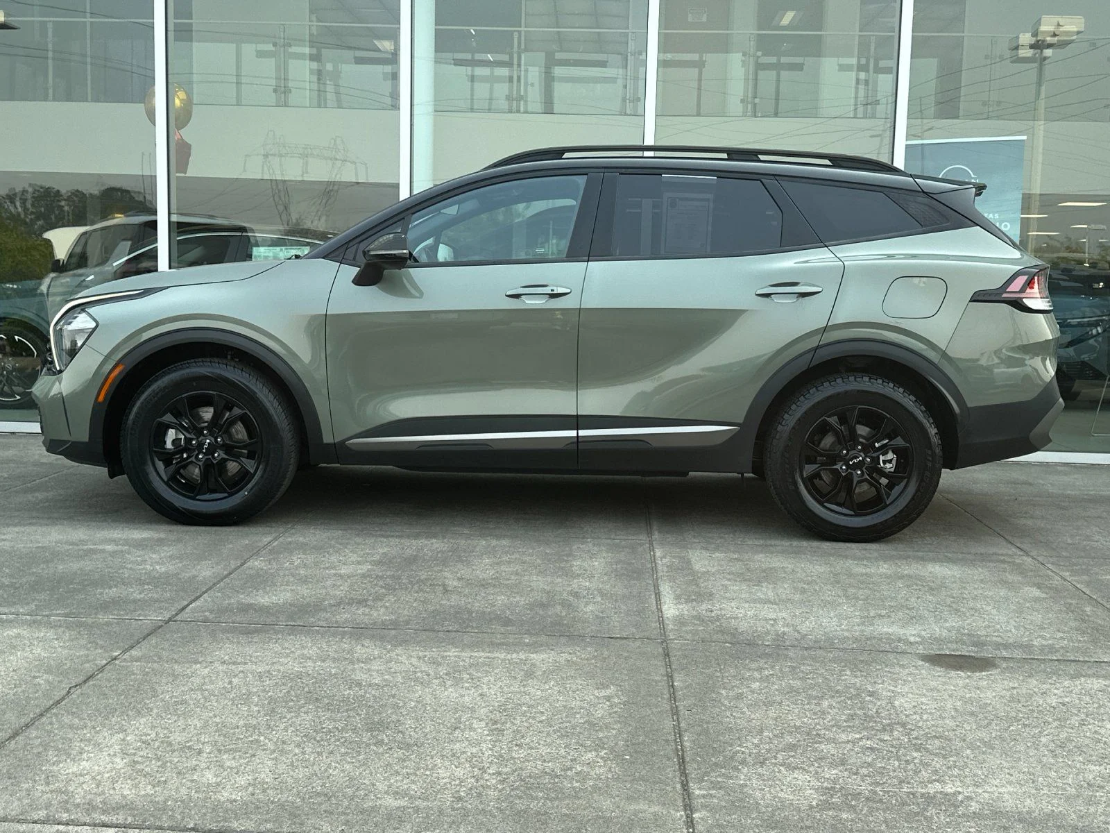 Used 2023 Jungle Green/Ebony Black Roof Kia X-Pro image 6