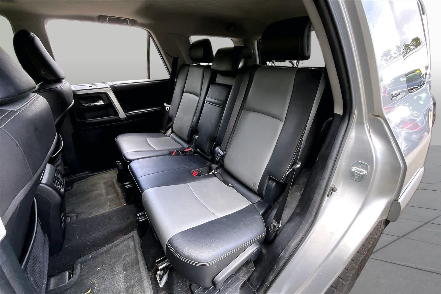 Used 2015 Classic Silver Metallic Toyota SR5 Premium image 19